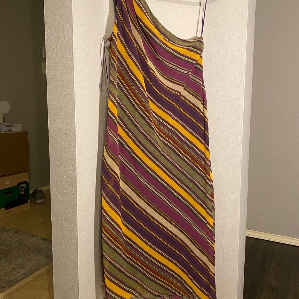 Lauren Ralph Lauren striped georgette one-shoulder dress. 
14 - Picture 3 of 9